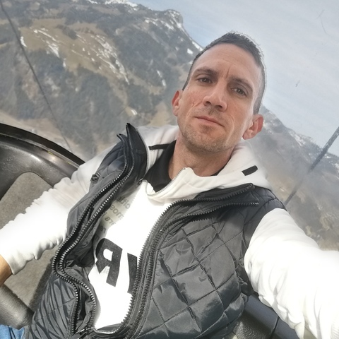 Péter, 39 éves társkereső profilképe (Balatonkenese, 4414300)