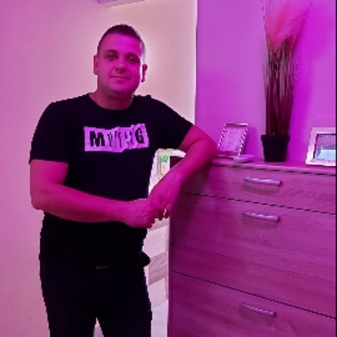 Krisztián, 38 éves társkereső profilképe (Komárom, 4373202)