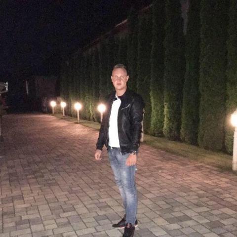 Dominik, 29 éves társkereső profilképe (Ajak, 3715902)