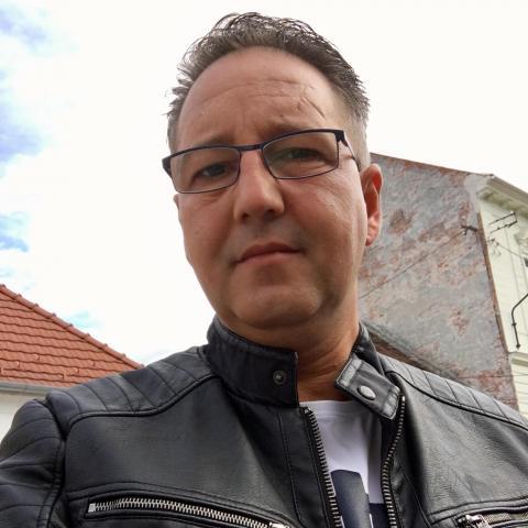 Tomi, 49 éves társkereső profilképe (Miskolc, 2934704)