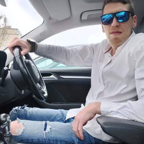 Robi, 32 éves társkereső profilképe (Győr, 4353506)