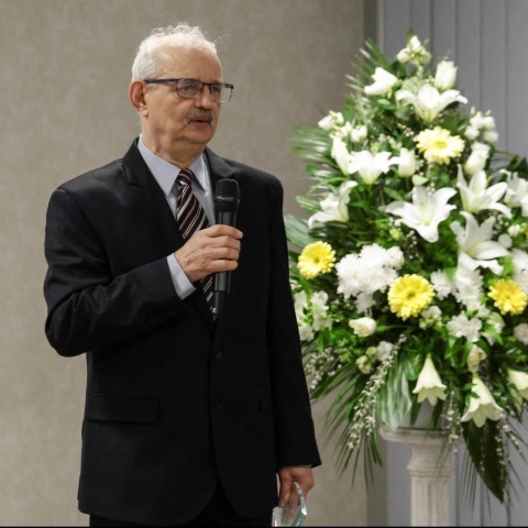 Sanyi, 71 éves társkereső profilképe (Debrecen, 4483207)