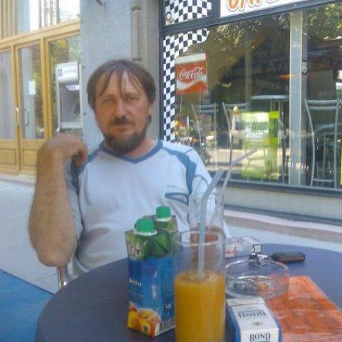 Fehér Holló2 társkereső férfi, 54 éves, Budapest