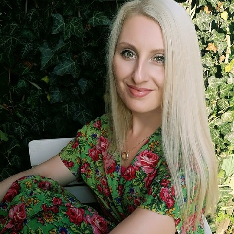 szöveg modell társkereső)