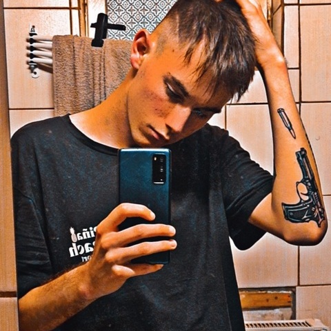 Péter, 22 éves társkereső profilképe (Várpalota, 4399313)