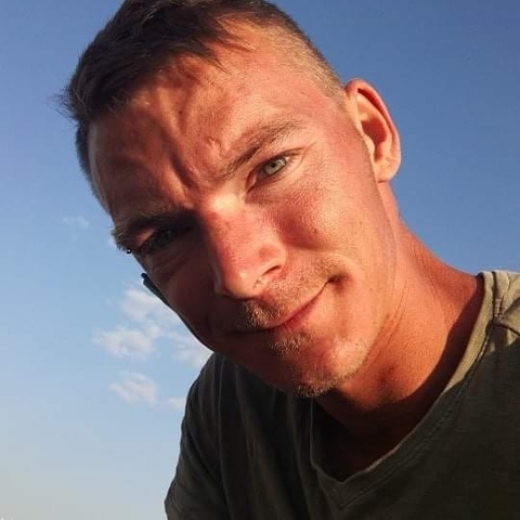 Zsolt, 28 éves társkereső férfi - Szolnok