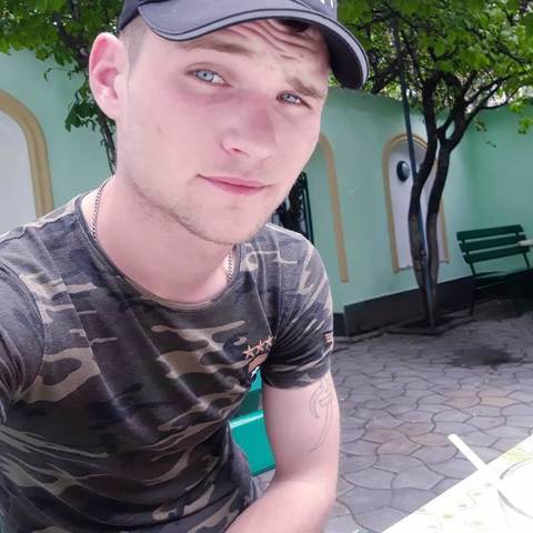 Róbert, 27 éves társkereső profilképe (Mosonmagyaróvár, 4373216)