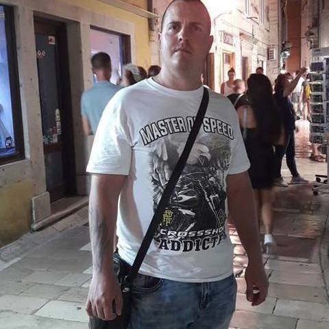 Krisztián, 37 éves társkereső profilképe (Győr, 4237318)