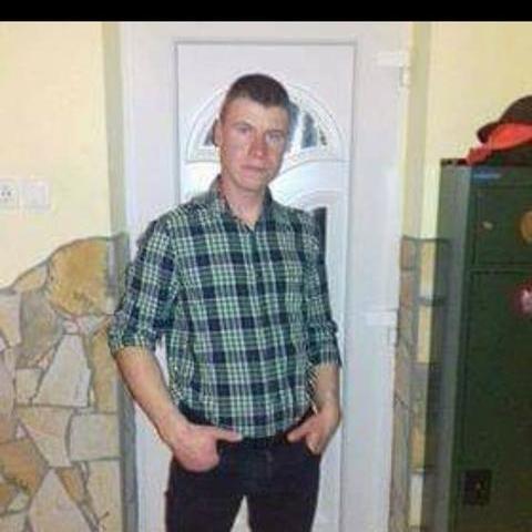 Viktor, 28 éves társkereső profilképe (Jármi, 4169123)