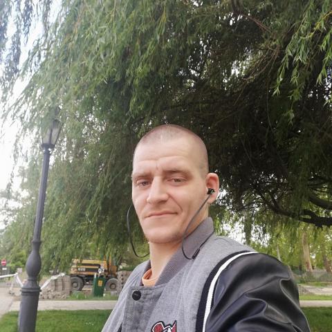 Zsolt, 35 éves társkereső profilképe (Székesfehérvár, 3686024)