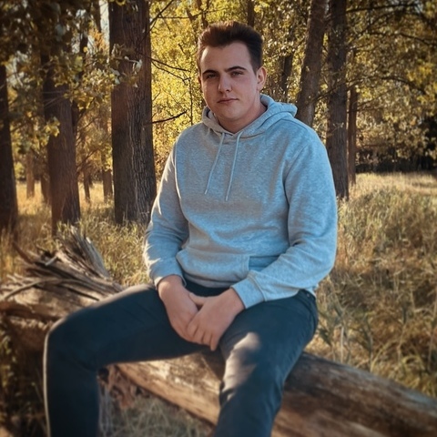 Balázs, 23 éves társkereső profilképe (Mezőkövesd, 4404730)