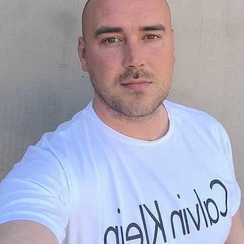 Csaba, 31 éves társkereső profilképe (Orosháza, 4402637)