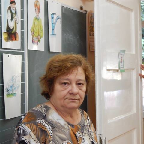 senior barátság társkereső ülés nő montbrison