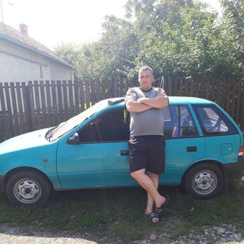 Robert, 44 éves társkereső profilképe (Szarvas, 3467042)
