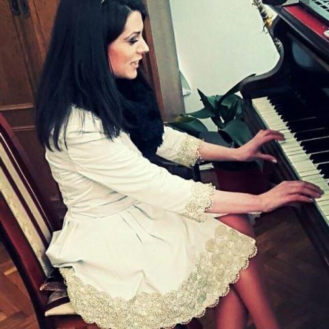 társkereső női zongorista)
