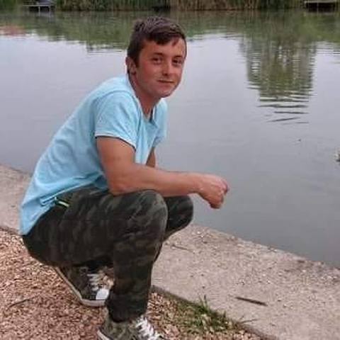 Zsolt, 26 éves társkereső profilképe (Taksony, 3820760)