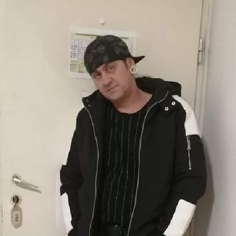 Csaba, 47 éves társkereső profilképe (Kecskemét, 4064965)