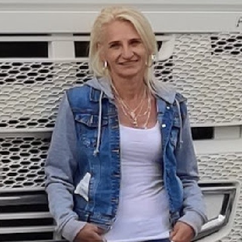 Éva Pásztor 57 éves társkereső