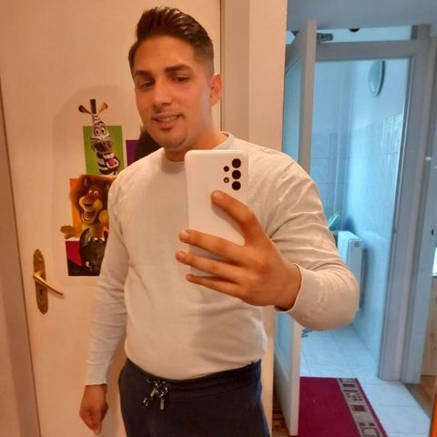 Zsolt, 30 éves társkereső profilképe (Székesfehérvár, 4374773)