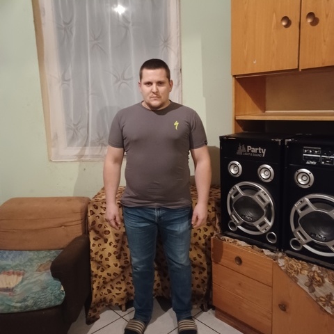 Tamás, 35 éves társkereső profilképe (Kál, 4406586)