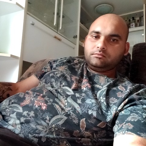 István, 29 éves társkereső profilképe (Besence, 4401488)