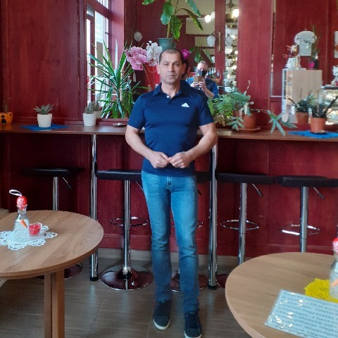 András, 52 éves társkereső profilképe (Mezőtúr, 3978394)