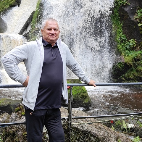 Miklós, 63 éves társkereső profilképe (Pácin, 4512895)